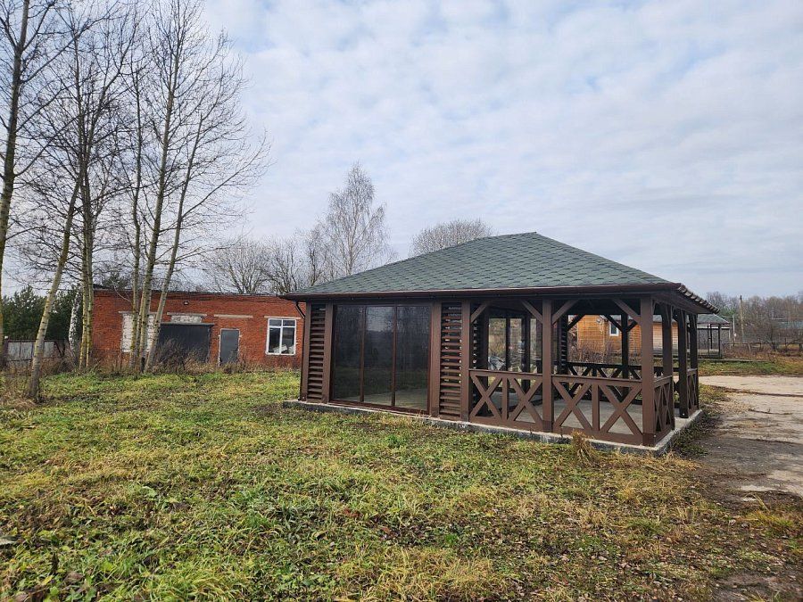 Закрытая беседка Клима